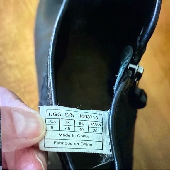 UGG woman’s Black Leather ankle boots size 9 suede - Picture 5 of 6